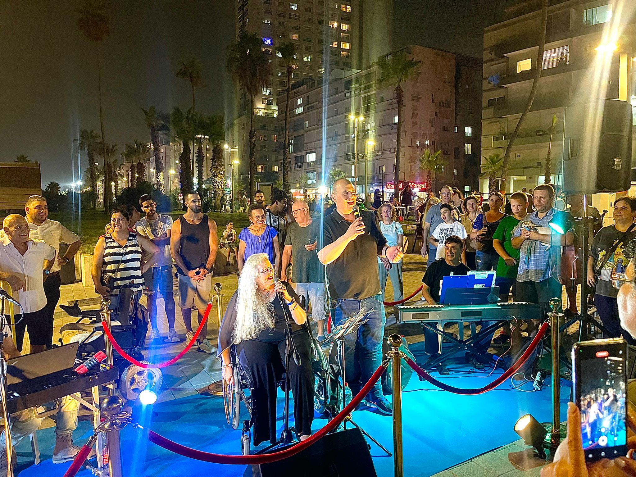 אלפי תושבים הגיעו השבוע לטיילת בת ים לחגוג כמדי מוצ